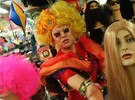 Drag dá dicas de looks básicos e luxuosos para a Parada Gay