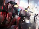 Nova-iorquinos brincam na Times Square apesar de furacão